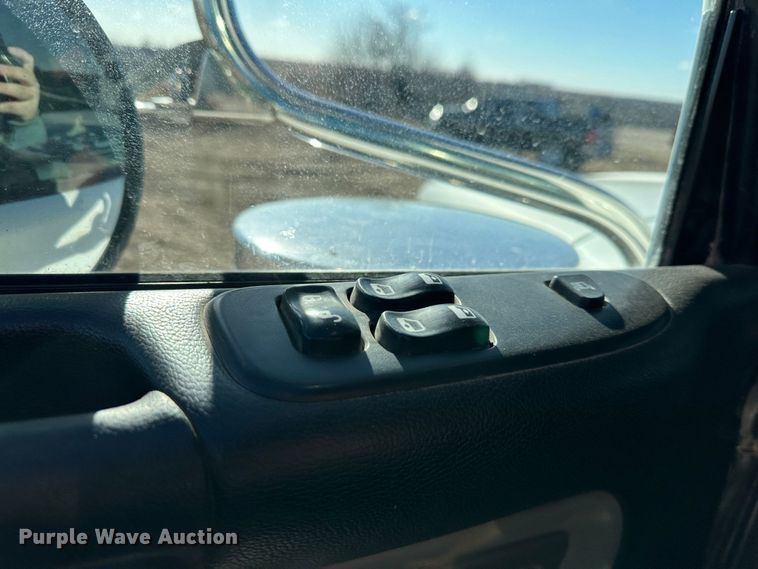 image for item DR6026 2012 Peterbilt 367  dump truck