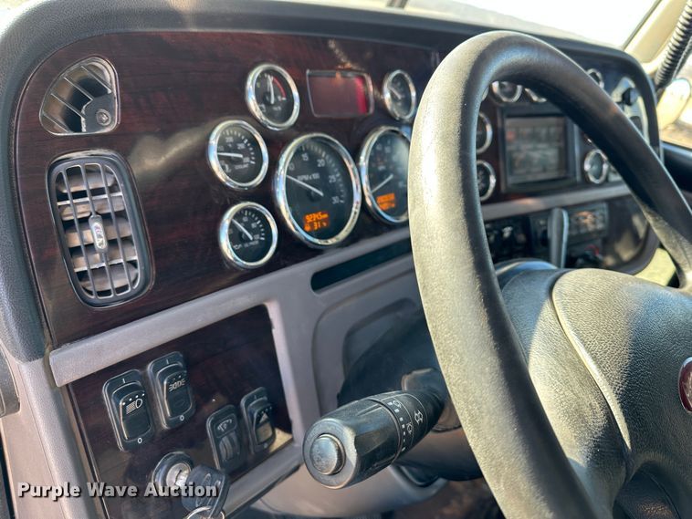 image for item DR6026 2012 Peterbilt 367  dump truck