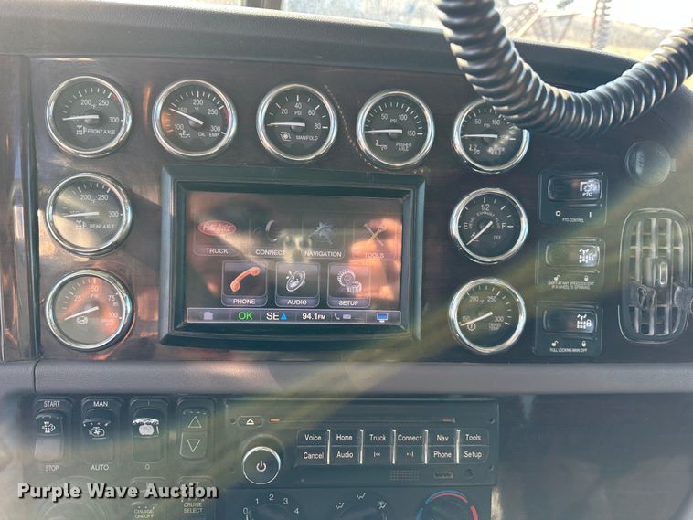 image for item DR6026 2012 Peterbilt 367  dump truck