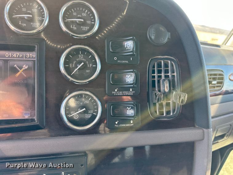 image for item DR6026 2012 Peterbilt 367  dump truck