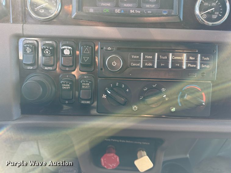 image for item DR6026 2012 Peterbilt 367  dump truck