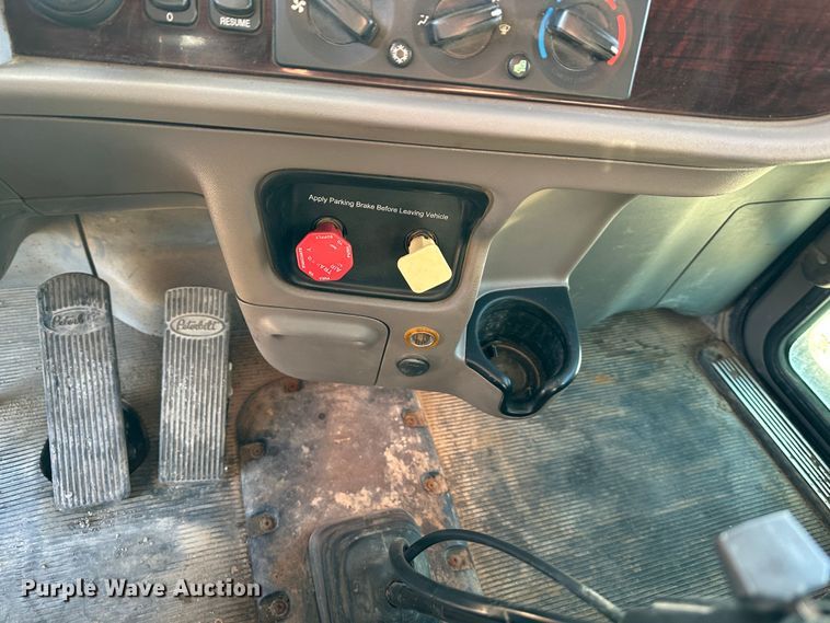 image for item DR6026 2012 Peterbilt 367  dump truck