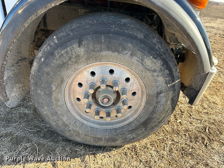 image for item DR6026 2012 Peterbilt 367  dump truck