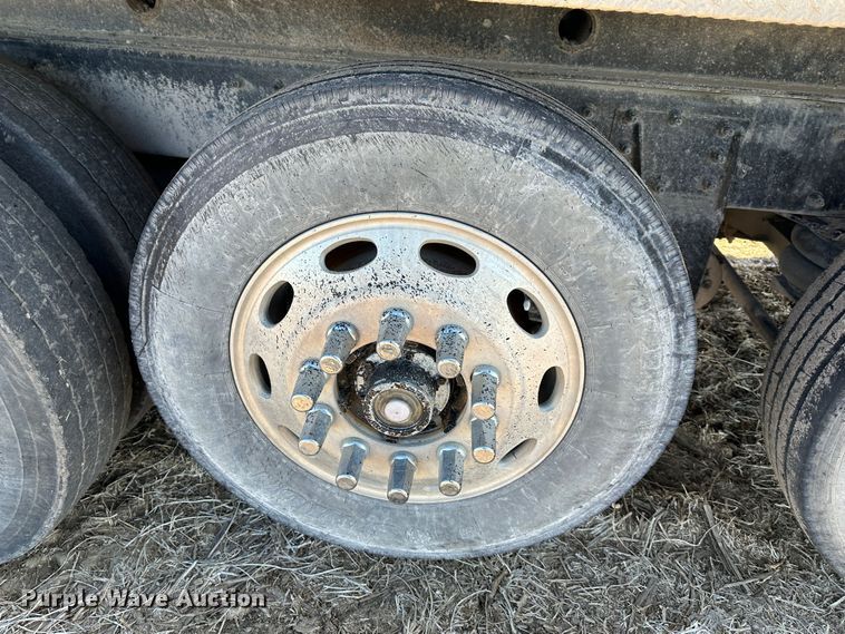 image for item DR6026 2012 Peterbilt 367  dump truck