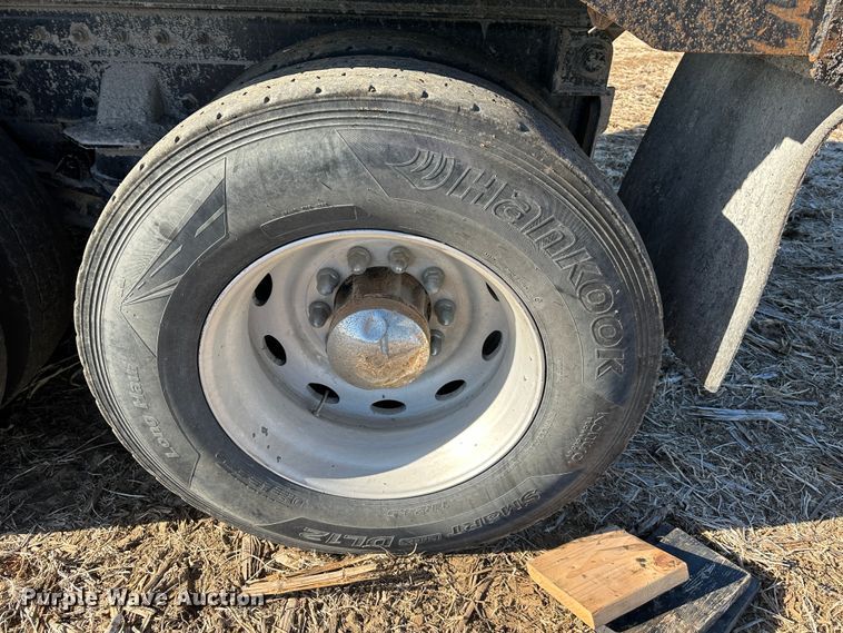 image for item DR6026 2012 Peterbilt 367  dump truck