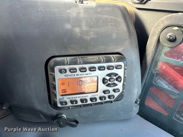 image for item DR6027 Kubota SVL95-2S  tracked skid steer loader