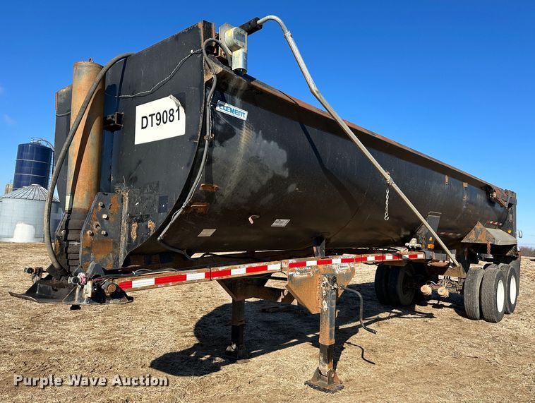 image for item DR6029 2007 Clement  end dump trailer