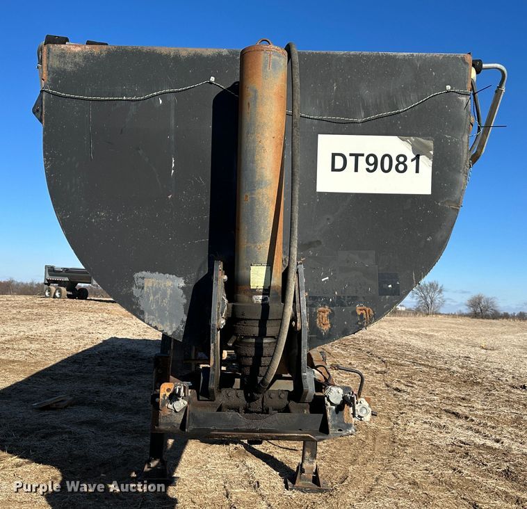 image for item DR6029 2007 Clement  end dump trailer