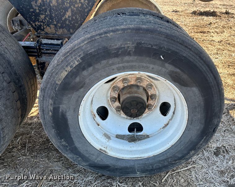 image for item DR6029 2007 Clement  end dump trailer