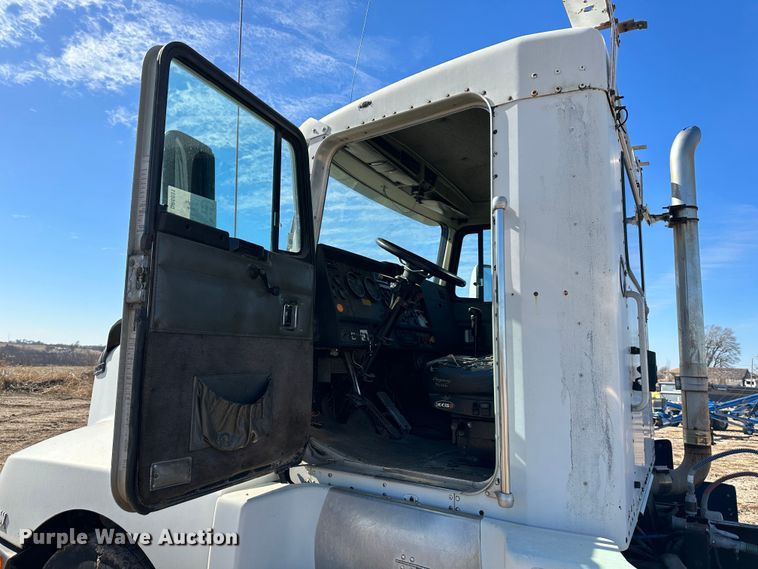 image for item DR6031 Kenworth  semi truck