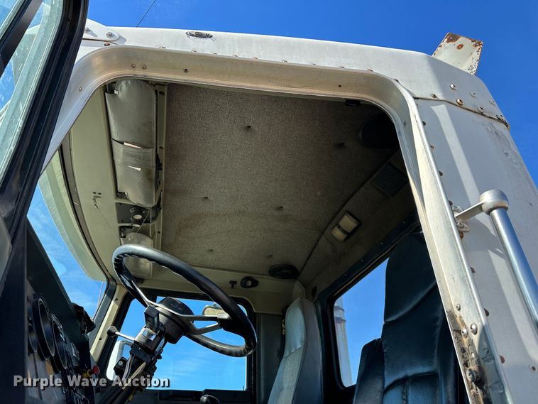 image for item DR6031 Kenworth  semi truck