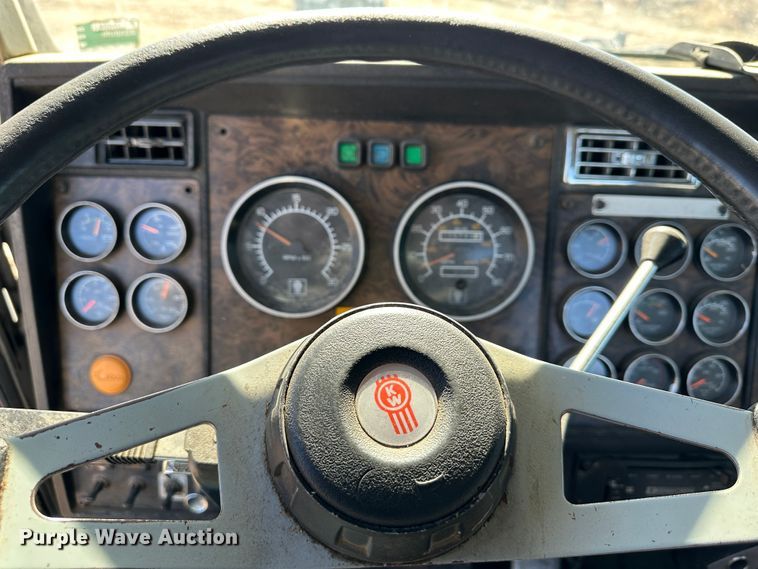 image for item DR6031 Kenworth  semi truck