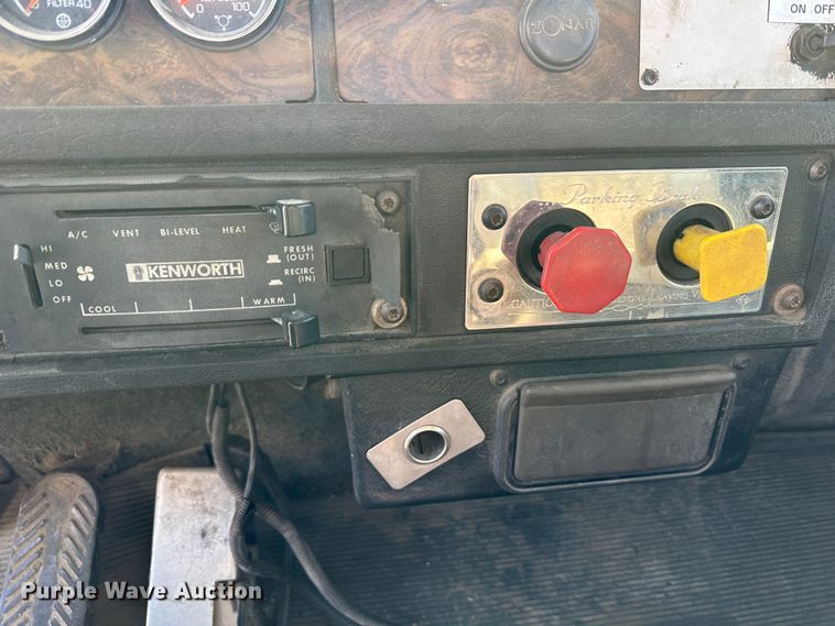 image for item DR6031 Kenworth  semi truck