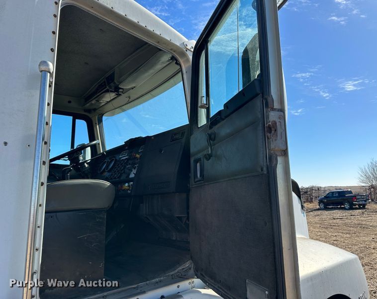 image for item DR6031 Kenworth  semi truck