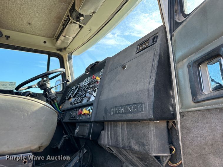 image for item DR6031 Kenworth  semi truck