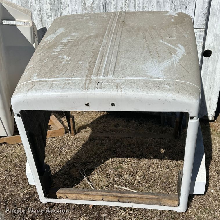 image for item DR6035 Peterbilt  Hood