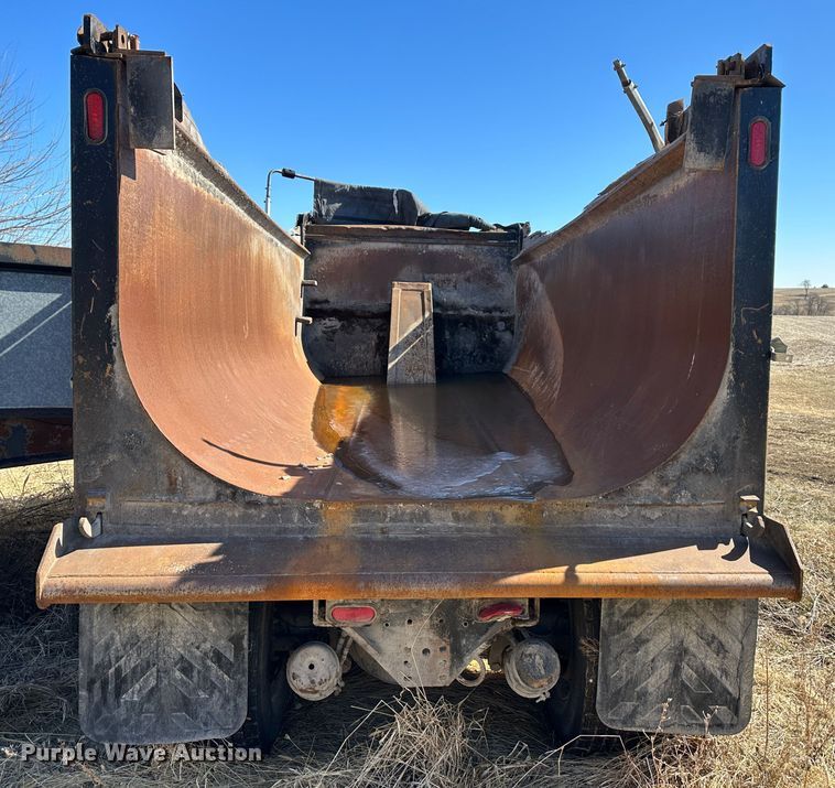 image for item DR6037 2007 Peterbilt 357  dump truck