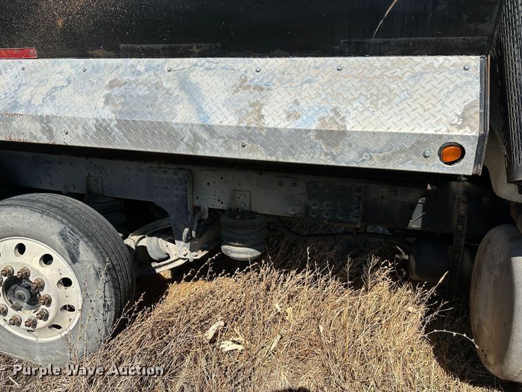 image for item DR6037 2007 Peterbilt 357  dump truck