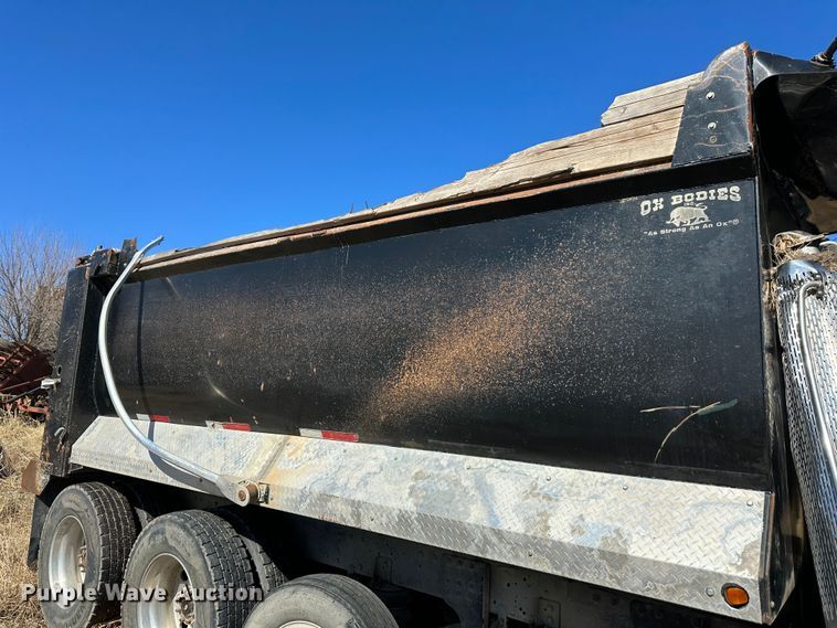 image for item DR6037 2007 Peterbilt 357  dump truck