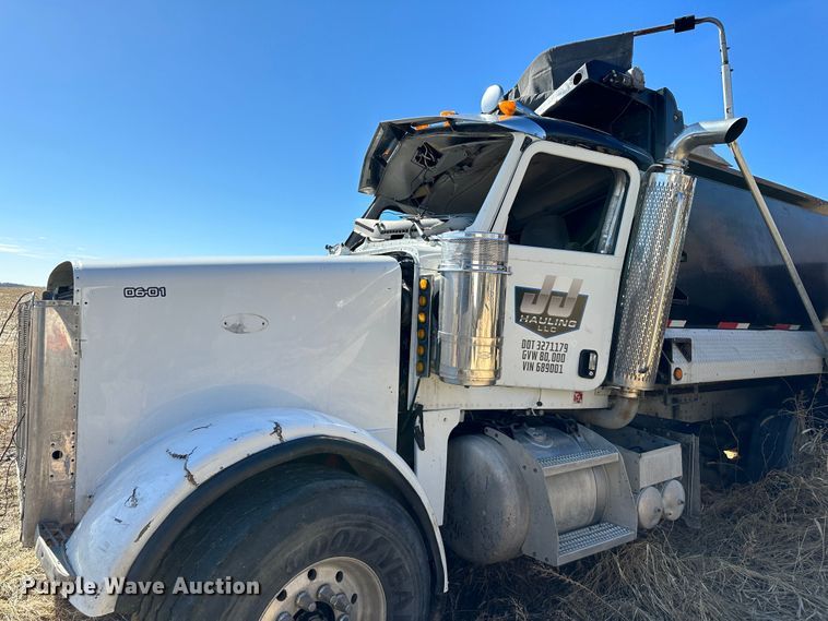 image for item DR6037 2007 Peterbilt 357  dump truck