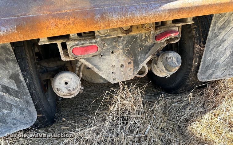 image for item DR6037 2007 Peterbilt 357  dump truck