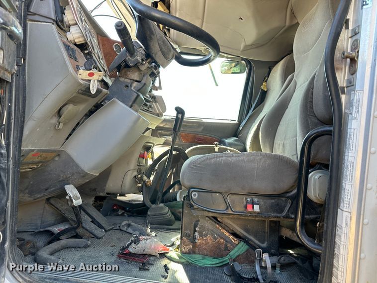 image for item DR6037 2007 Peterbilt 357  dump truck