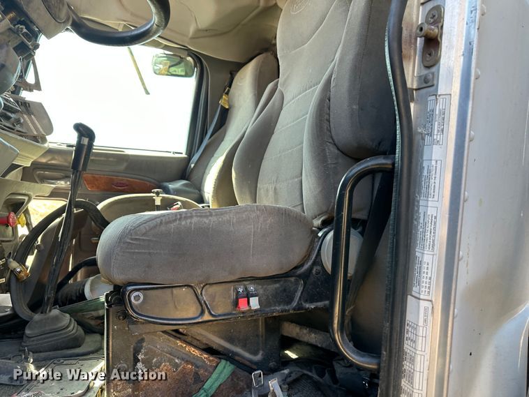 image for item DR6037 2007 Peterbilt 357  dump truck