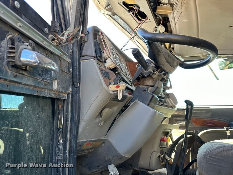 image for item DR6037 2007 Peterbilt 357  dump truck