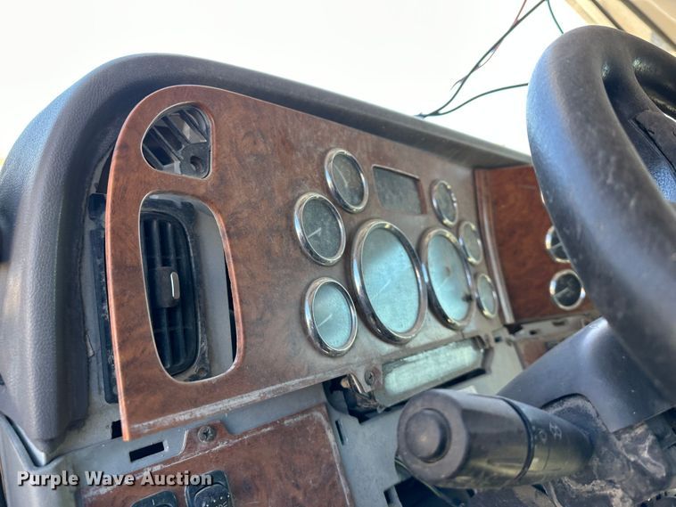 image for item DR6037 2007 Peterbilt 357  dump truck