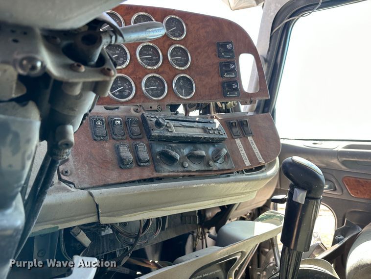 image for item DR6037 2007 Peterbilt 357  dump truck