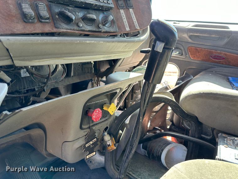 image for item DR6037 2007 Peterbilt 357  dump truck