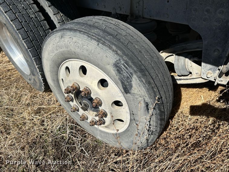 image for item DR6037 2007 Peterbilt 357  dump truck