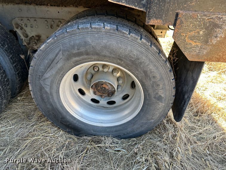 image for item DR6037 2007 Peterbilt 357  dump truck