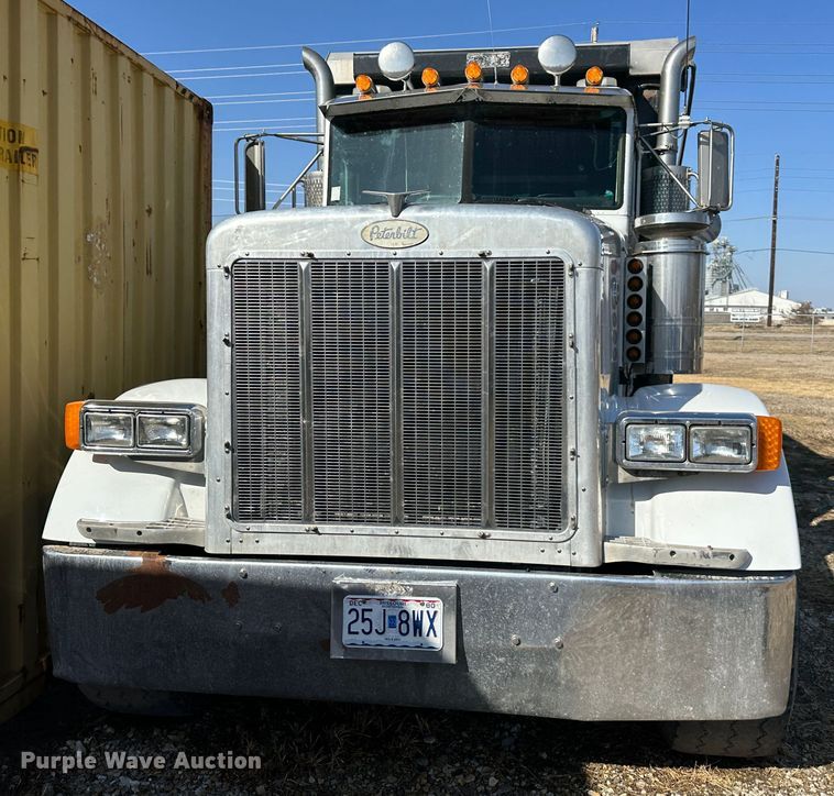image for item DR6039 1995 Peterbilt 378  dump truck