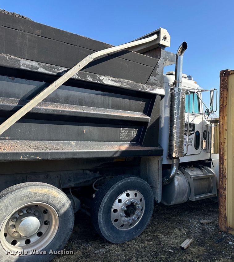 image for item DR6039 1995 Peterbilt 378  dump truck