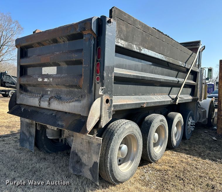 image for item DR6039 1995 Peterbilt 378  dump truck