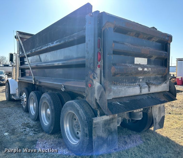 image for item DR6039 1995 Peterbilt 378  dump truck