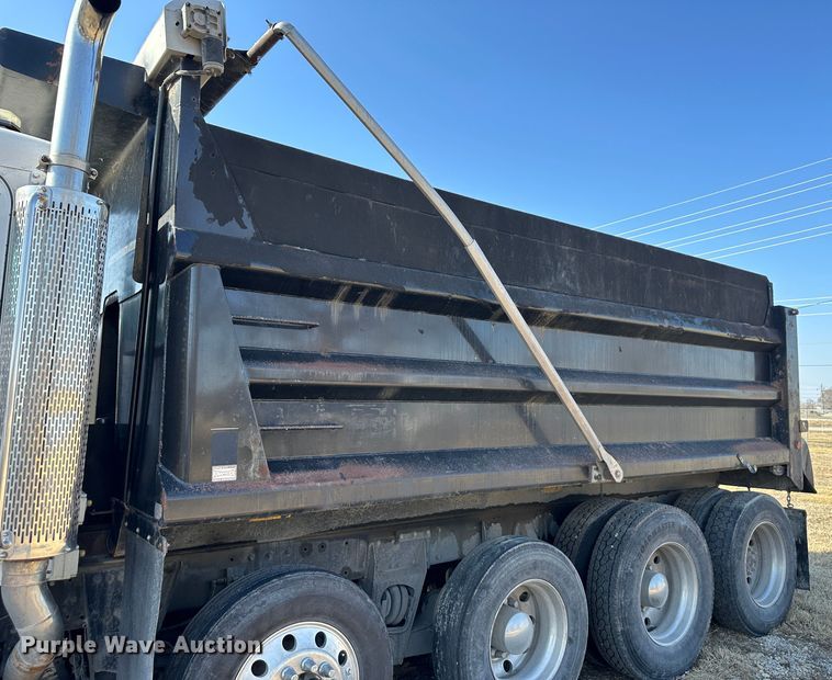 image for item DR6039 1995 Peterbilt 378  dump truck