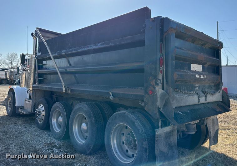 image for item DR6039 1995 Peterbilt 378  dump truck