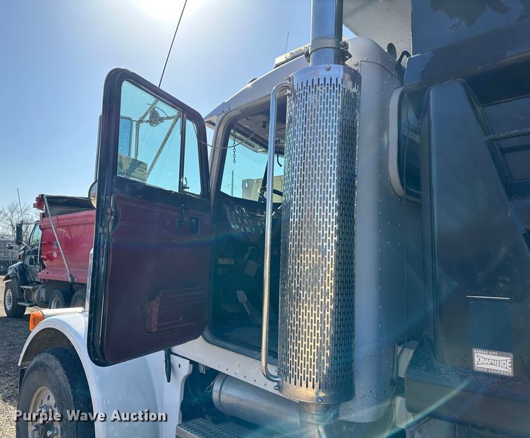 image for item DR6039 1995 Peterbilt 378  dump truck