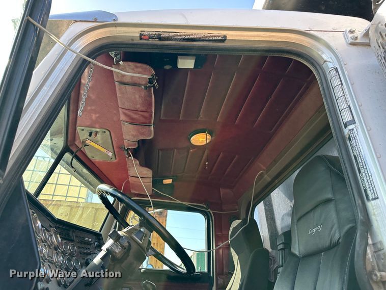 image for item DR6039 1995 Peterbilt 378  dump truck