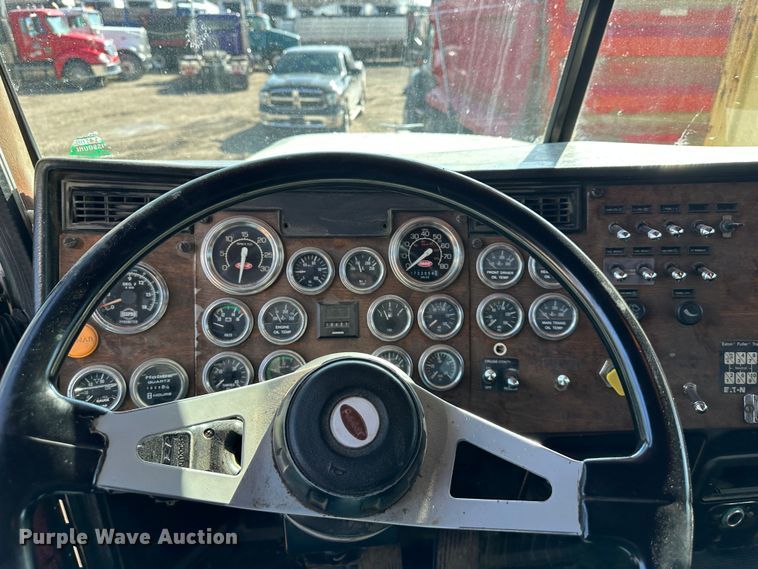 image for item DR6039 1995 Peterbilt 378  dump truck