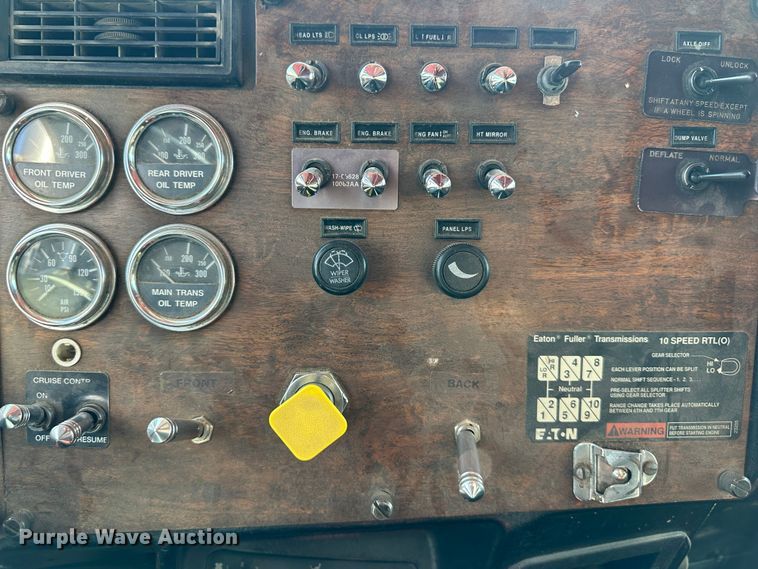 image for item DR6039 1995 Peterbilt 378  dump truck