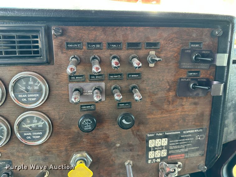 image for item DR6039 1995 Peterbilt 378  dump truck