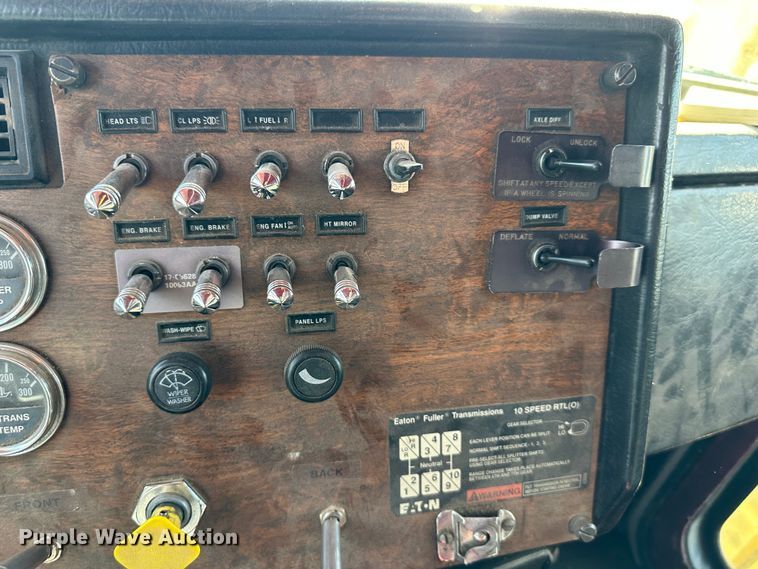 image for item DR6039 1995 Peterbilt 378  dump truck