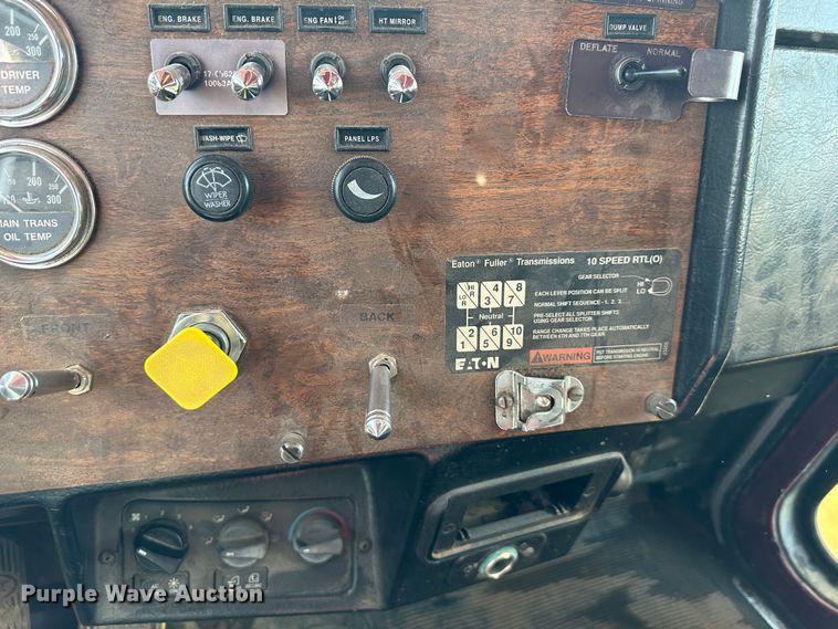 image for item DR6039 1995 Peterbilt 378  dump truck