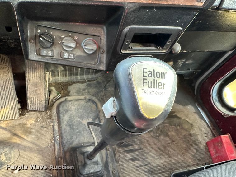 image for item DR6039 1995 Peterbilt 378  dump truck