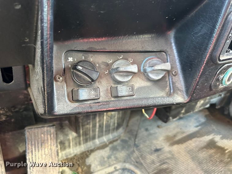 image for item DR6039 1995 Peterbilt 378  dump truck