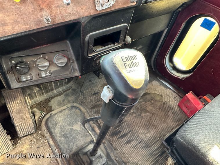 image for item DR6039 1995 Peterbilt 378  dump truck