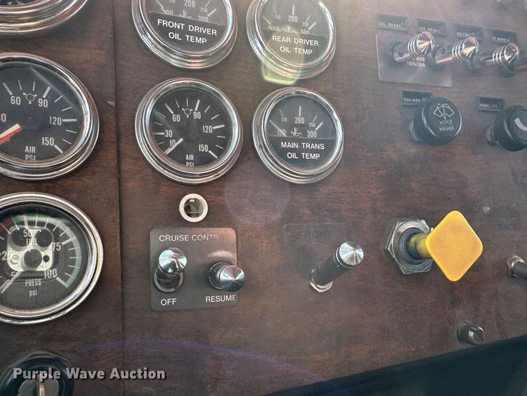 image for item DR6039 1995 Peterbilt 378  dump truck